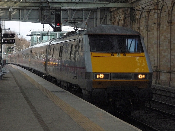 91126 at Edinburgh Waverley