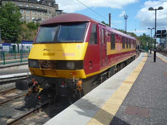 90028 at Edinburgh Waverley