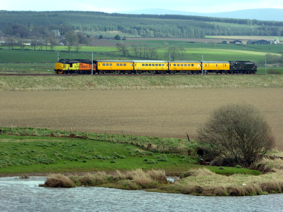 37421 tnt 37057 at Carstairs