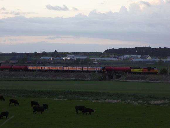 60076 and 350404 at Carstairs