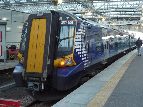 380105 at Edinburgh Waverley