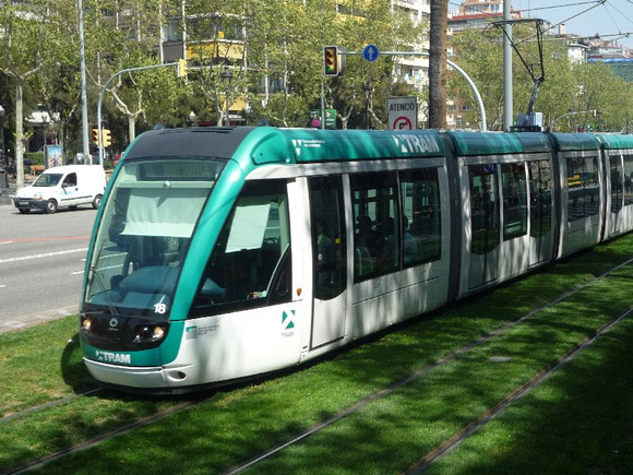 Alstom Citadis tram no 18 near Francesc Maria 5.4.11