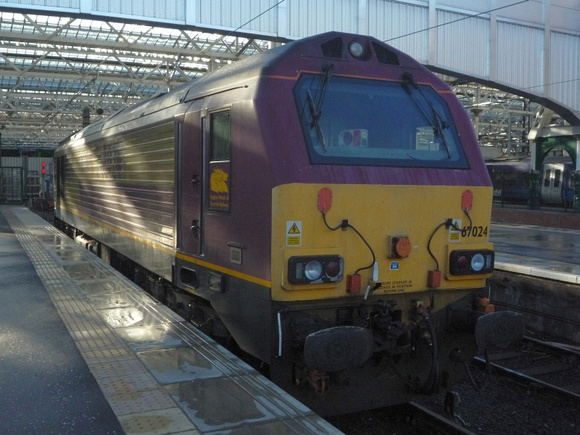 67024 at Edinburgh Waverley