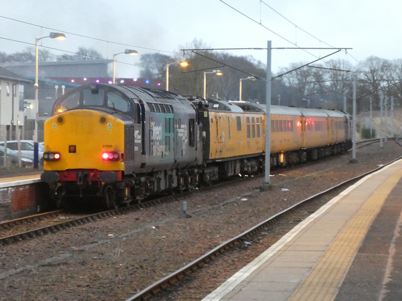 37259 tnt 37059 at Lanark