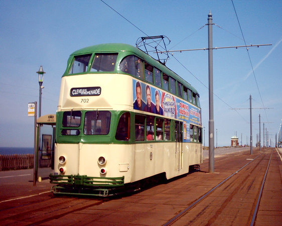 702 at Clifffs tram stop