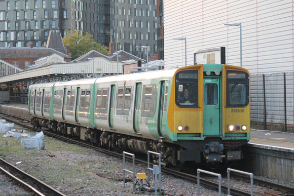313209 at Portsmouth and Southsea
