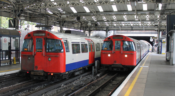 3562 and 3563 at Queens Park
