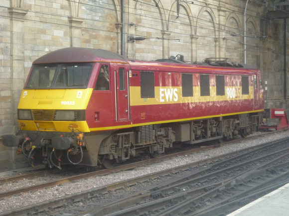 90035 at Edinburgh Waverley