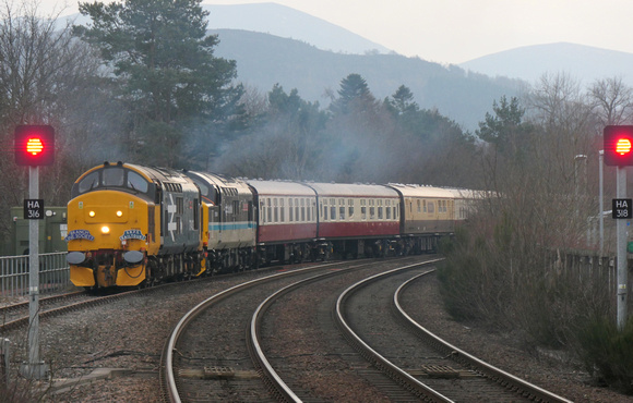 37403+37401 at Aviemore