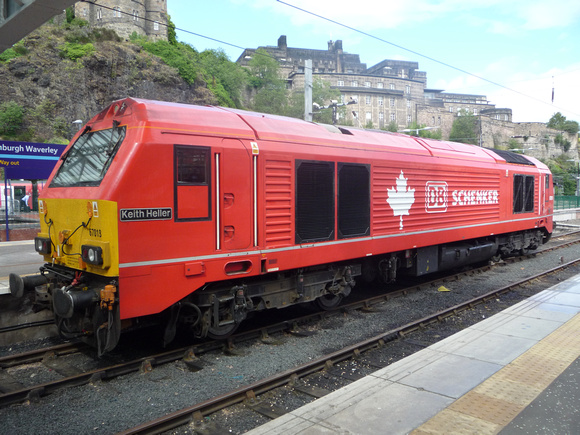 67018 at Edinburgh Waverley