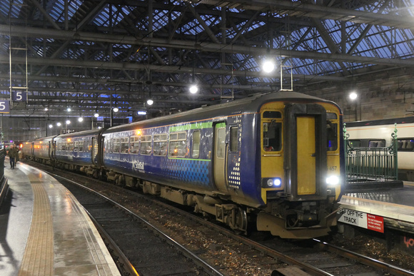 156457+156433 at Glasgow Central