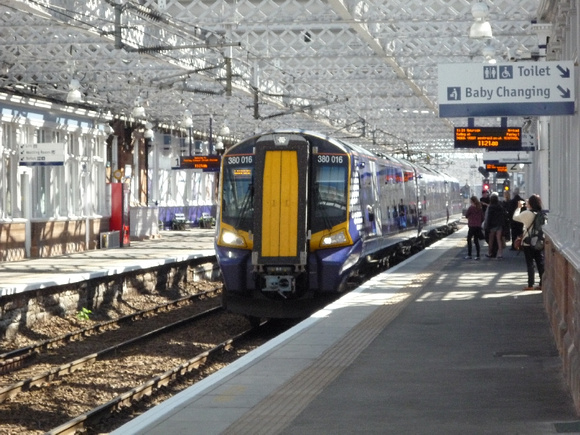 380016 at Paisley Gilmour Street