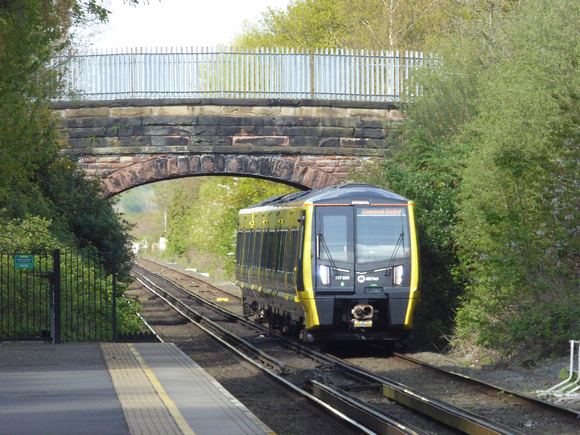 777001 at Maghull North