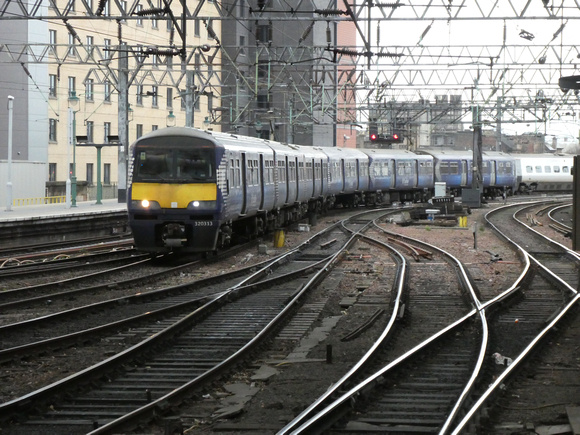 320313+320404 at Glasgow Central