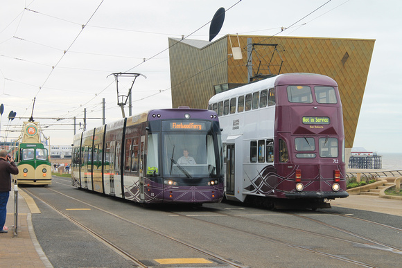 Boat 600, Flexity 012 and Balloon 711 at North Pier / Tower