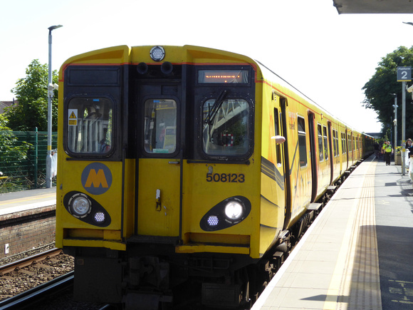 508123+508138 at Ainsdale