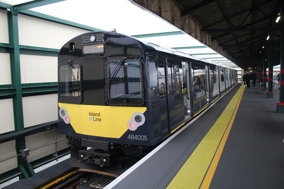 484005 at Ryde Pier Head