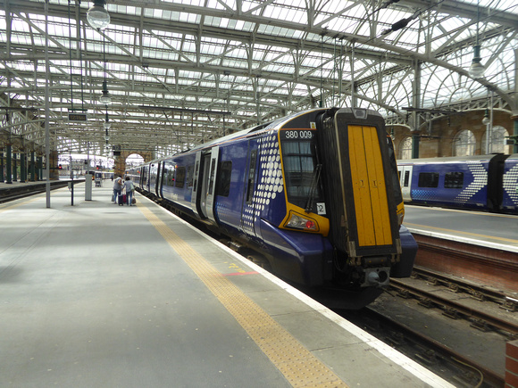 380009+3801xx at Glasgow Central