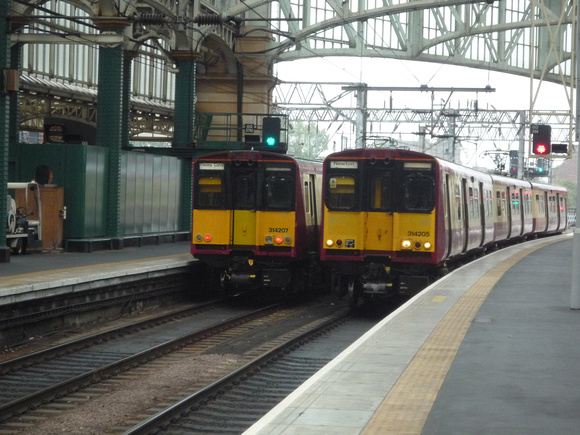 314207 and 314205 at Glasgow Central