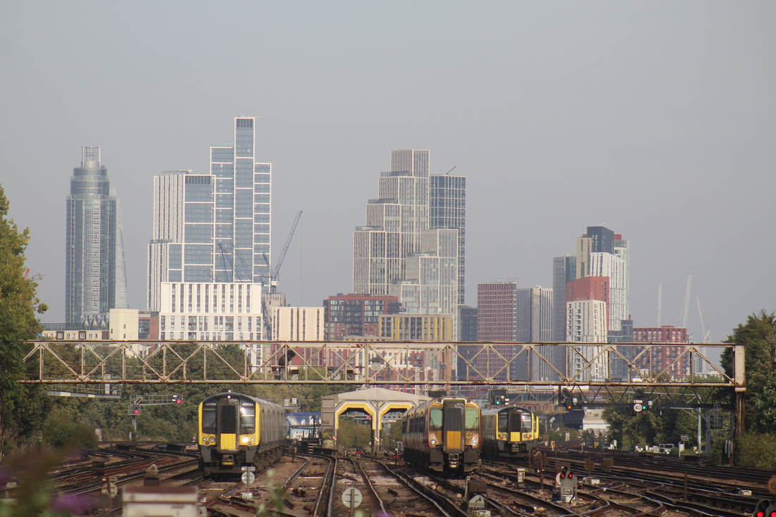 Units at Clapham Junction
