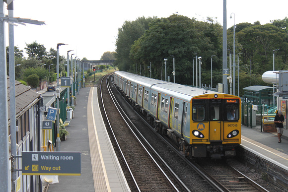 507015+508125 at Ainsdale