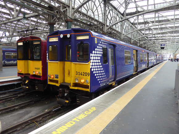 314207 and 314209 at Glasgow Central