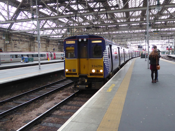 314204+314202 at Glasgow Central