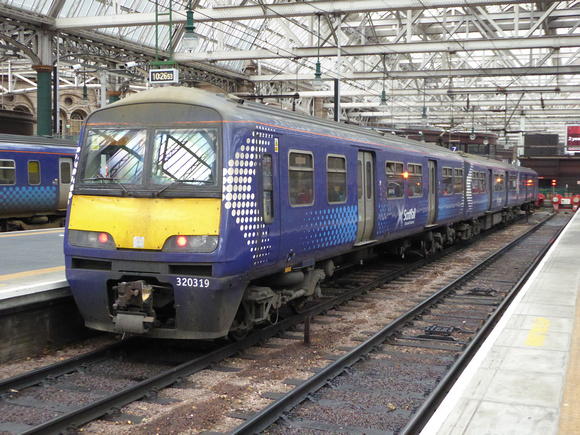 320319 at Glasgow Central