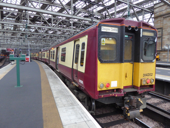 314202+314204 at Glasgow Central