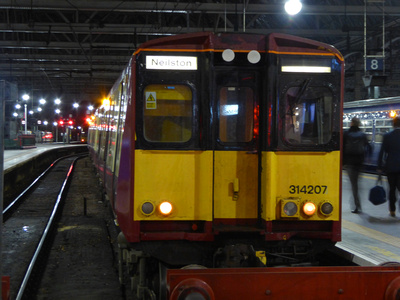 314208+314207 at Glasgow Central