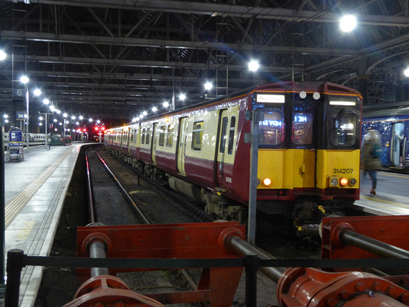 314207+314208 at Glasgow Central