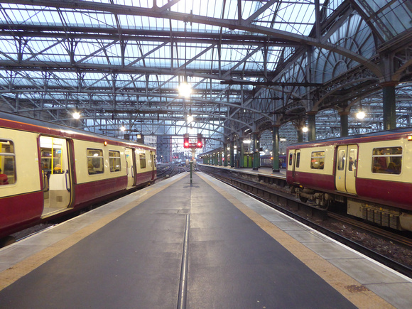 314201 and 314215 at Glasgow Central