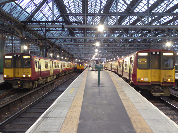 314215, 314211 and 314201 at Glasgow Central