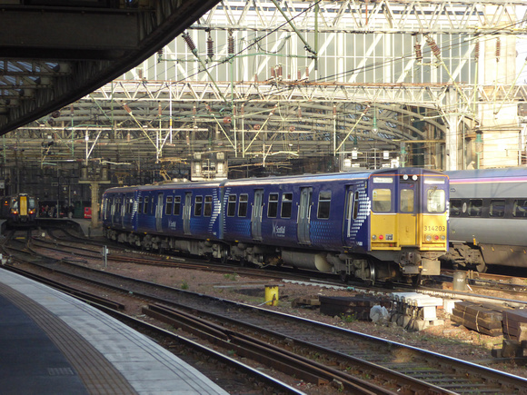 314209+314203 at Glasgow Central
