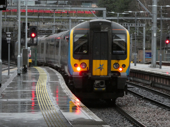 350401 at Edinburgh Waverley