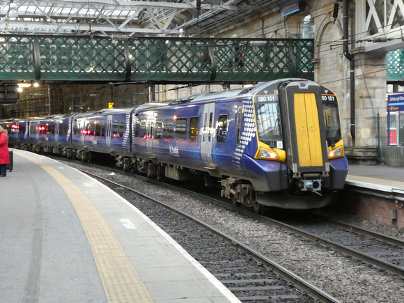 380101 at Edinburgh Waverley