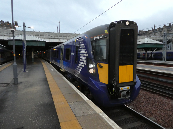 385013 at Edinburgh Waverley
