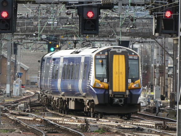 380022 at Glasgow Central