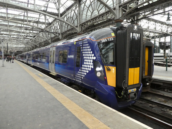 385123 at Glasgow Central