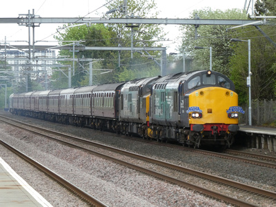 37038+37218 tnt 68018 at Hillington West