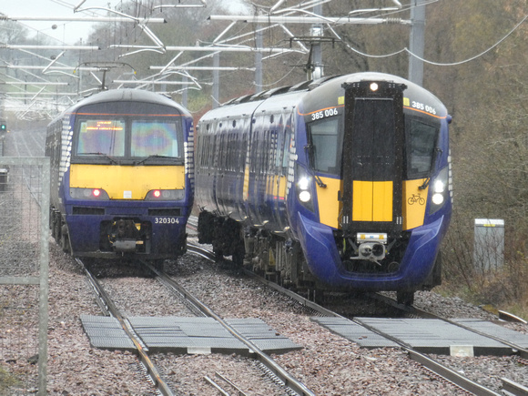320304 and 385006 at Greenfaulds