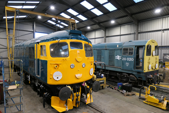 26038 and 20020 at Bo'ness