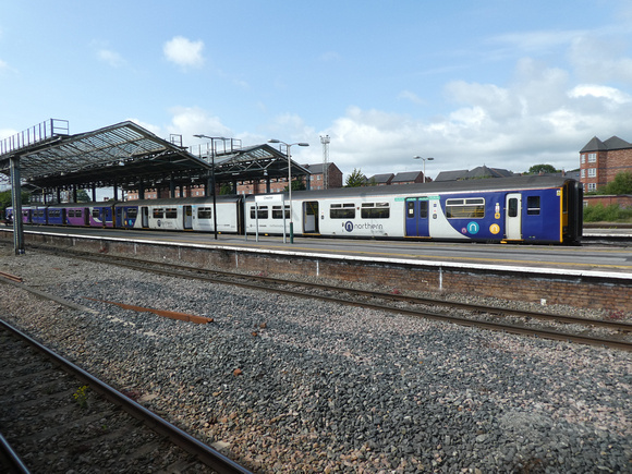 150210+150222 at Chester