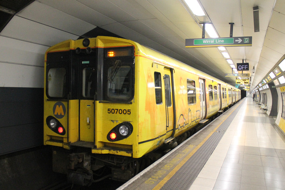 507005 at Moorfields