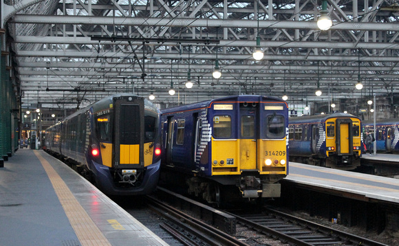 385019 and 314209 at Glasgow Central