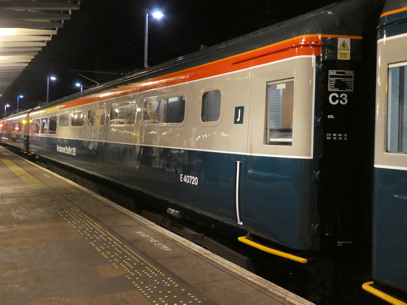 E40720 at Edinburgh Waverley