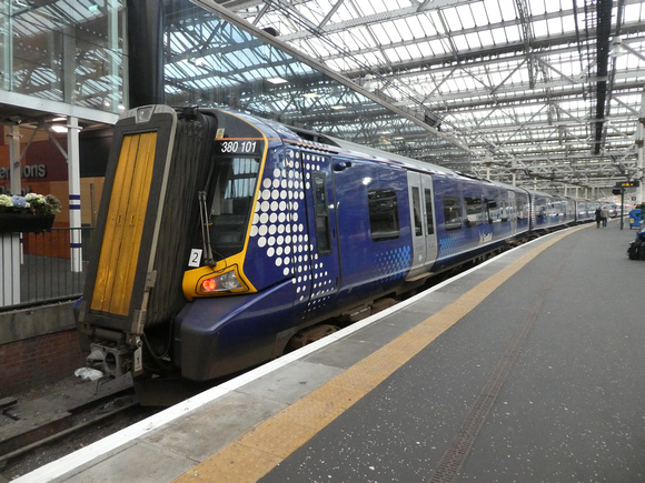 380101 at Edinburgh Waverley