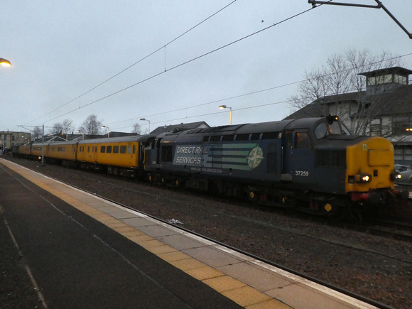 37259 tnt 37059 at Lanark