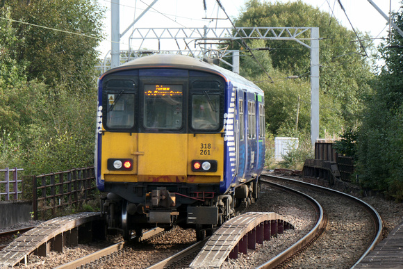 318250+318261 at Coatbridge Central