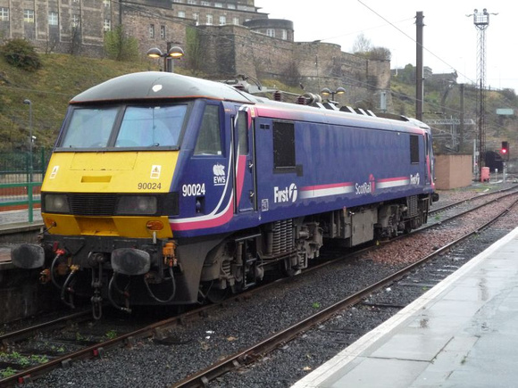 90024 at Edinburgh Waverley